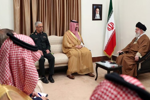 موقف دول الخليج العربية من الصراع الاميركي – الإيراني